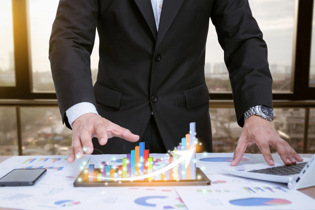 Guy showing property data through a bar chart